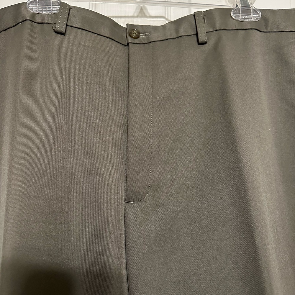 Men’s Haggar trousers size 44x32, olive green, flex waist band